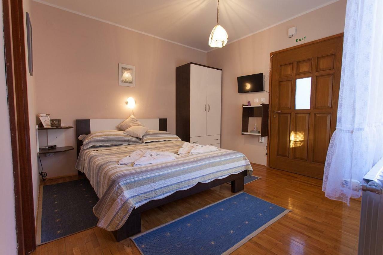 Apartments Topic & Krk Central Location Krk Town Exterior photo